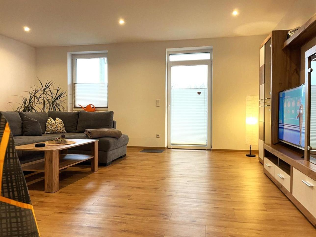 Stadtoase Geraeumige Gaestewohnungen Mit Balkon, Komfort, Modernitaet Und Ruhe, Fuer Monteure Geeignet, Free Wifi Frankenberg Exterior photo