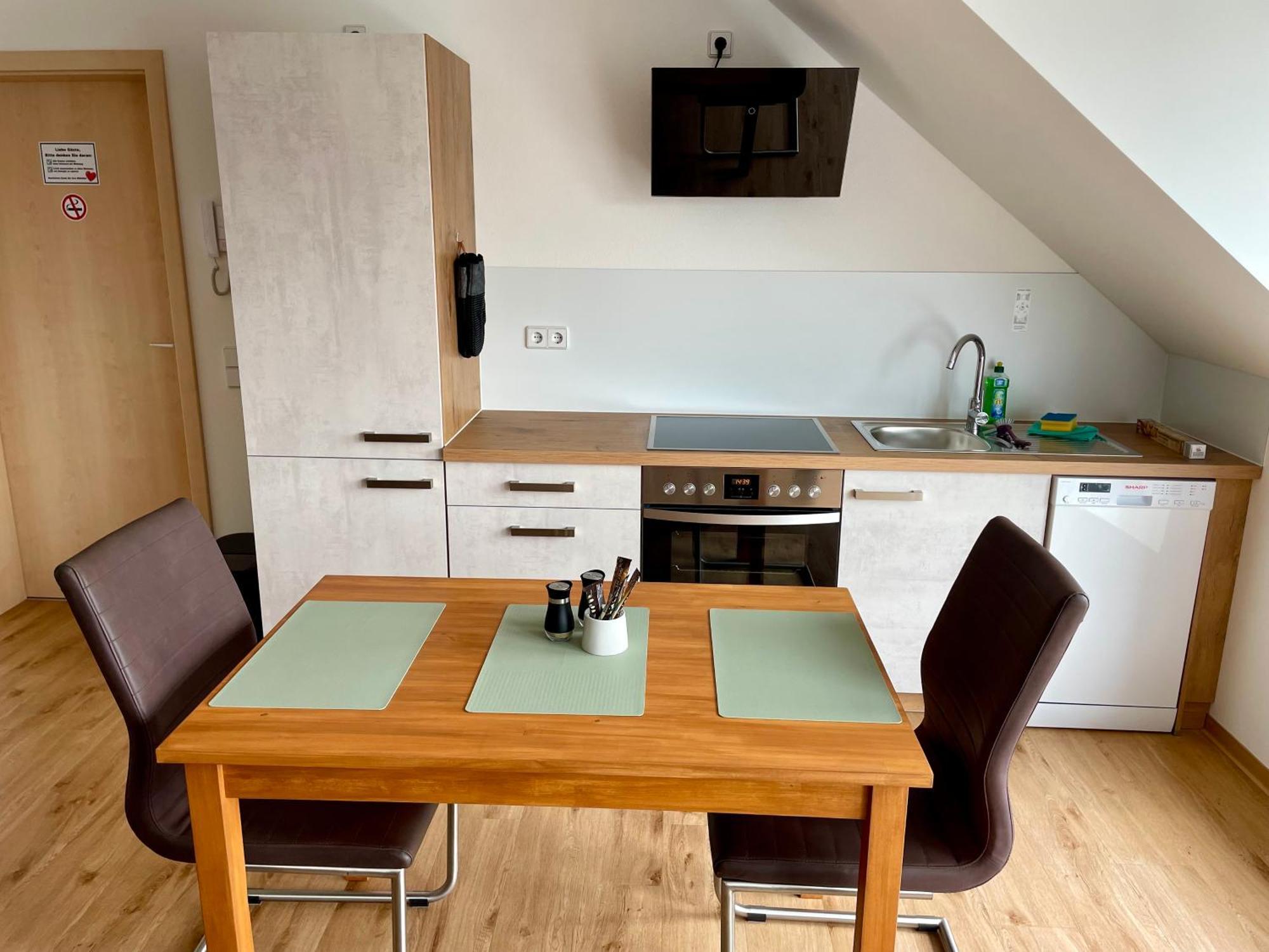 Stadtoase Geraeumige Gaestewohnungen Mit Balkon, Komfort, Modernitaet Und Ruhe, Fuer Monteure Geeignet, Free Wifi Frankenberg Exterior photo